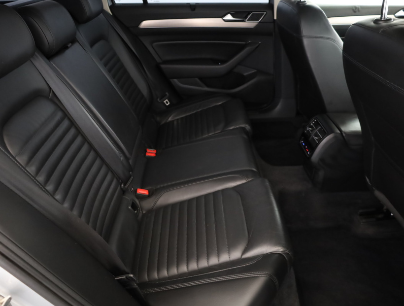 Volkswagen Passat, 2016