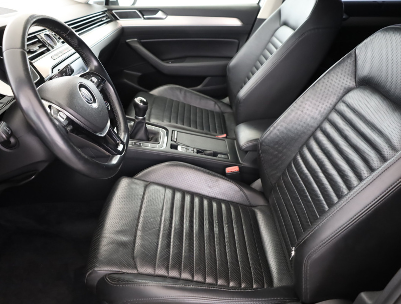 Volkswagen Passat, 2016