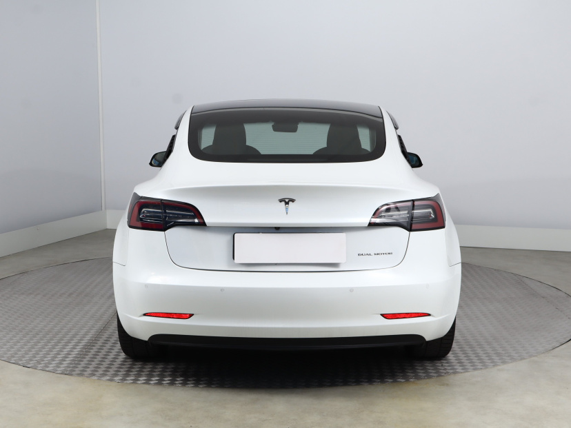 Tesla Model 3, 2020