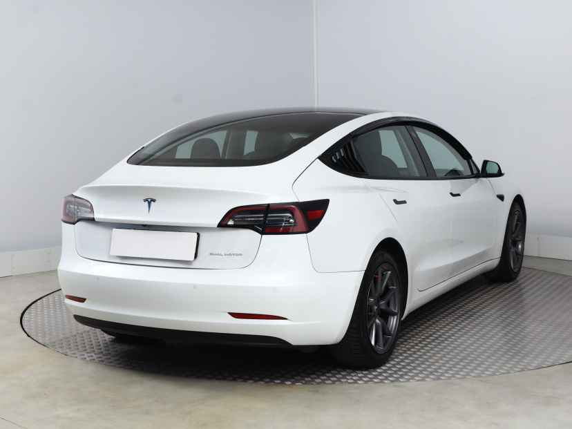 Tesla Model 3, 2020