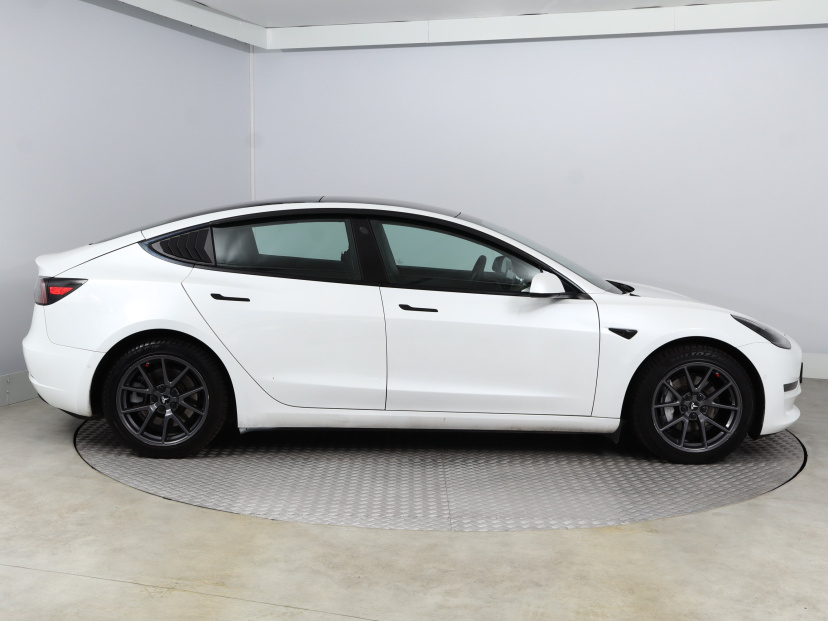 Tesla Model 3, 2020