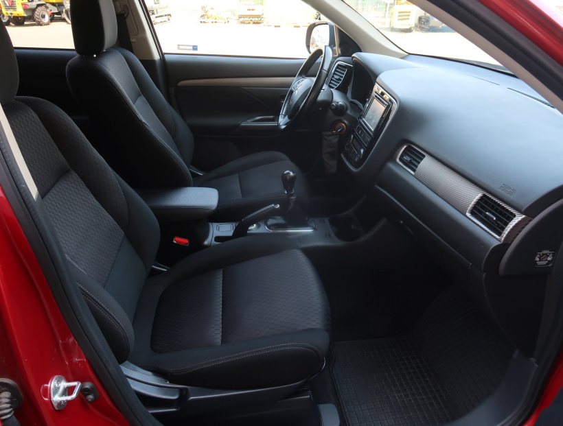 Mitsubishi Outlander, 2014