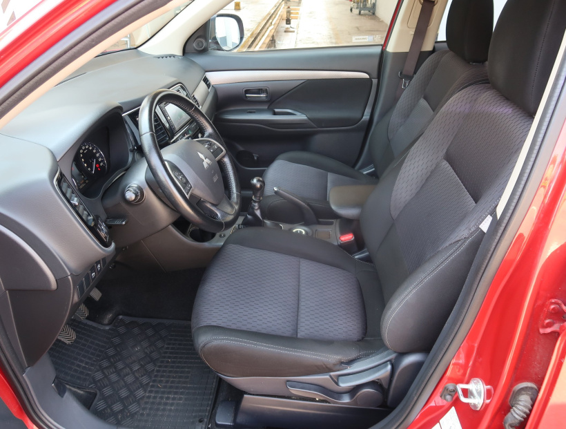 Mitsubishi Outlander, 2014