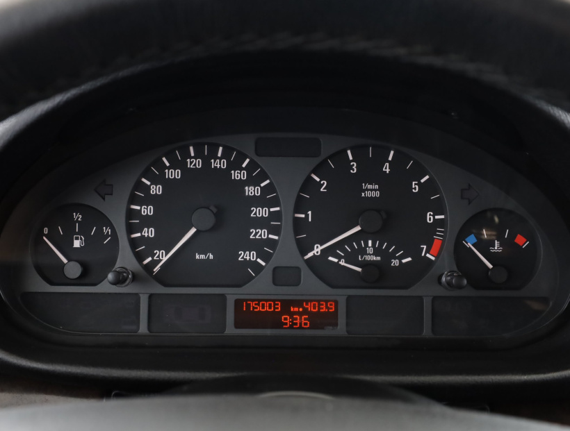 BMW 3, 2002