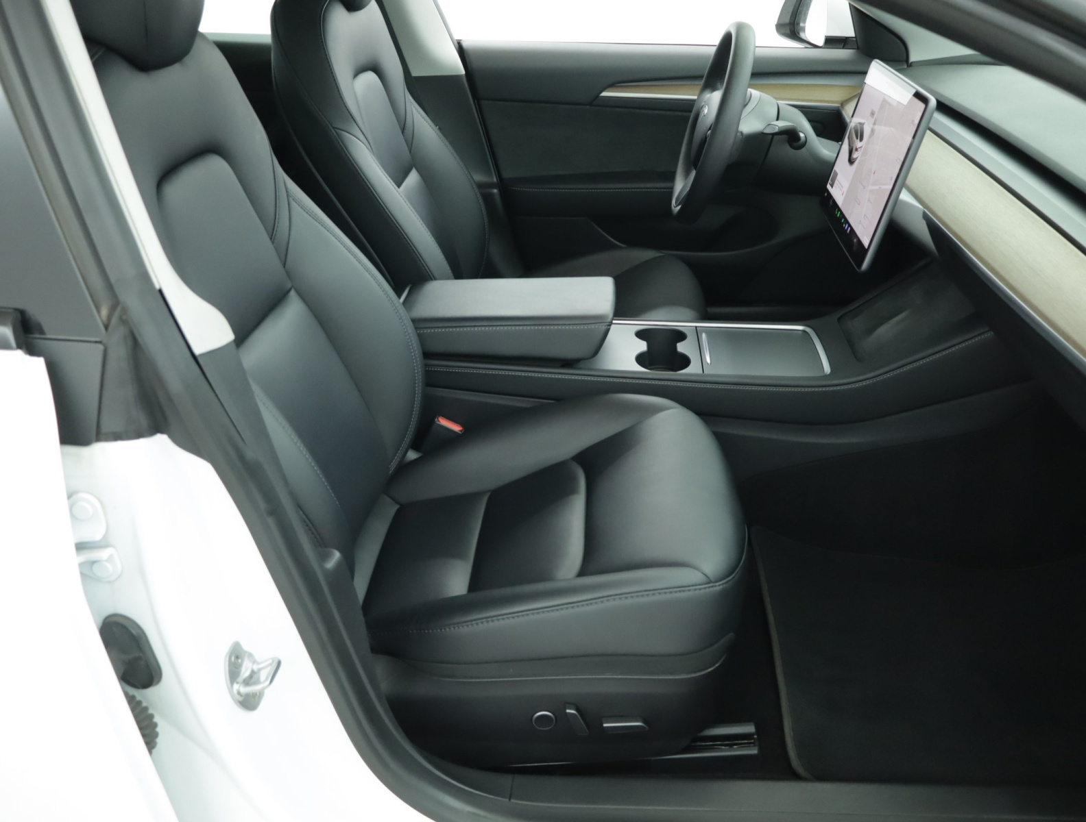 Tesla Model 3 Long Range AWD – fotografie 12