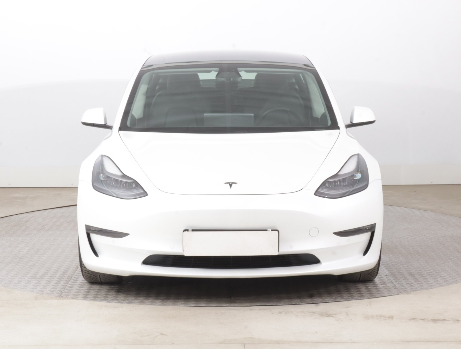 Tesla Model 3 Long Range AWD – fotografie 2