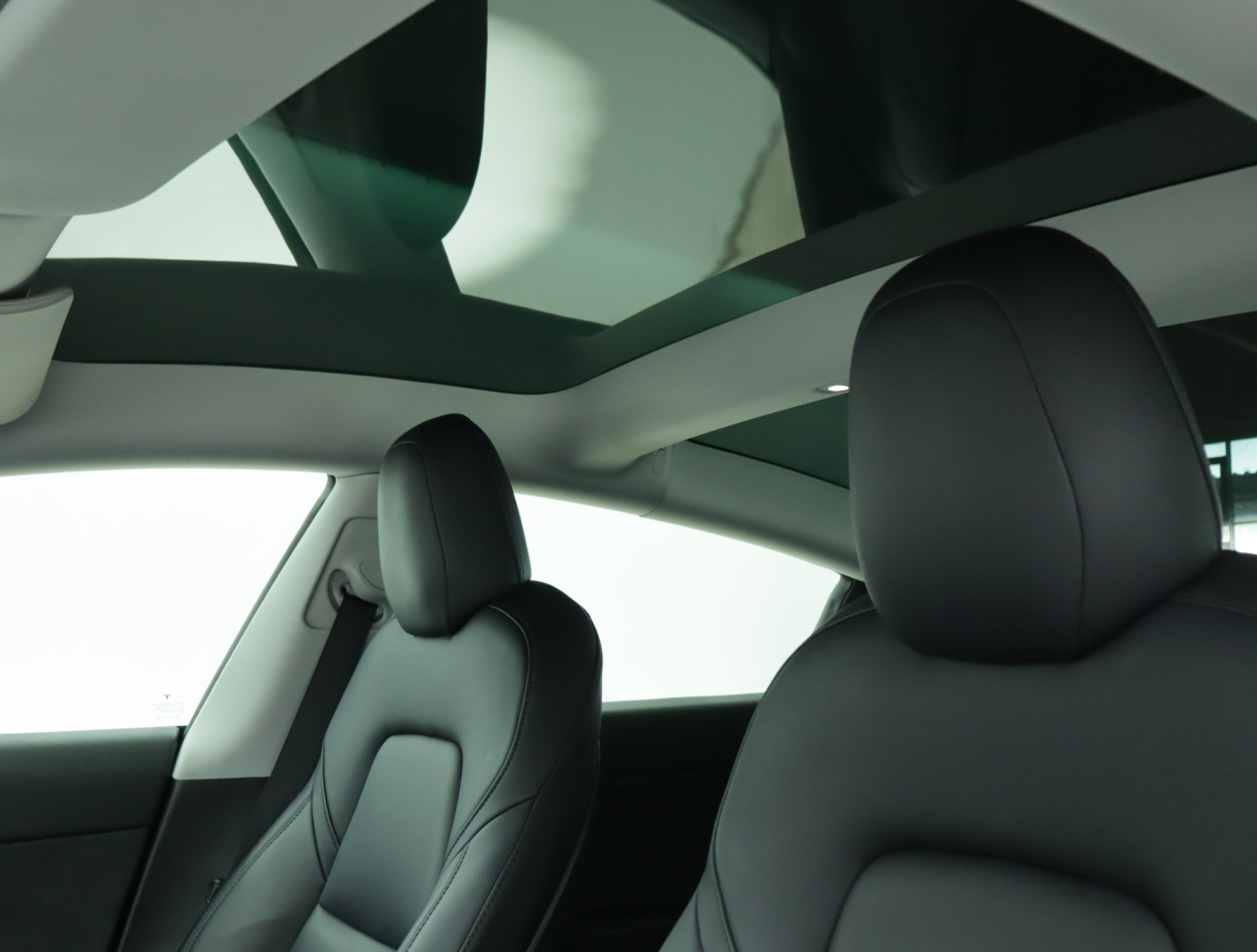 Tesla Model 3 Long Range AWD – fotografie 25