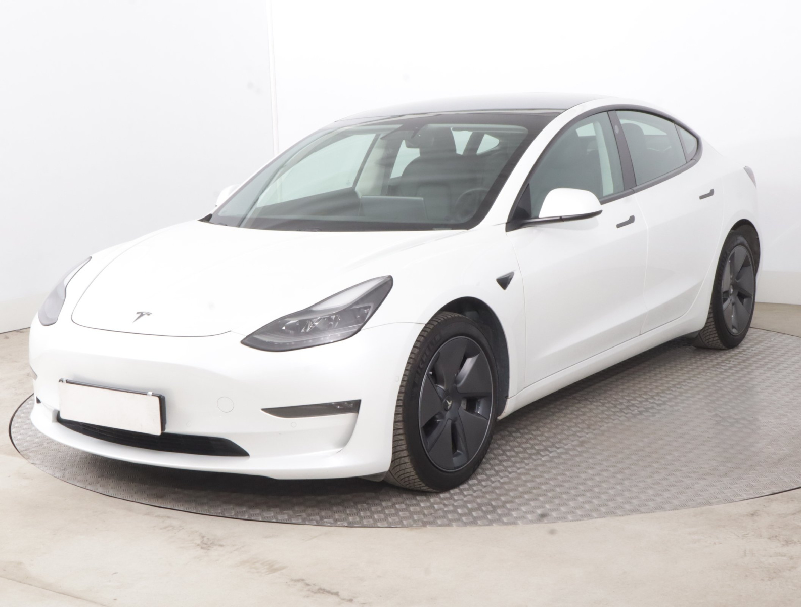 Tesla Model 3 Long Range AWD – fotografie 3