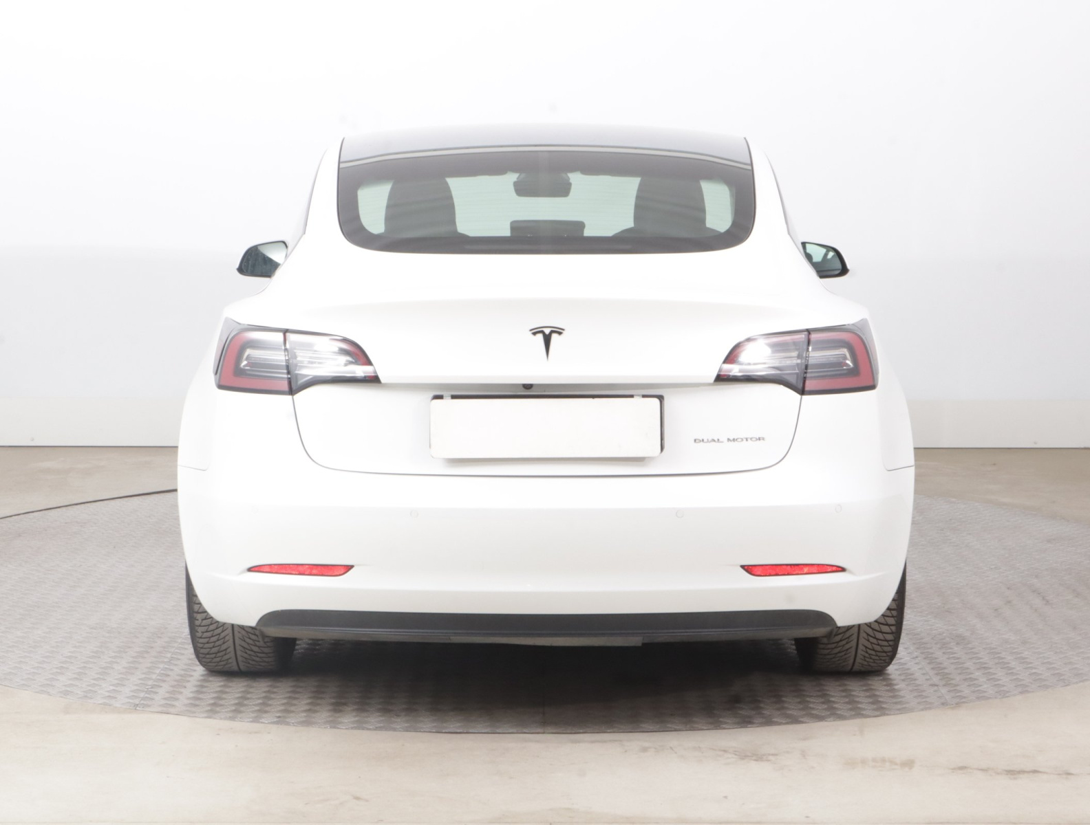 Tesla Model 3 Long Range AWD – fotografie 6