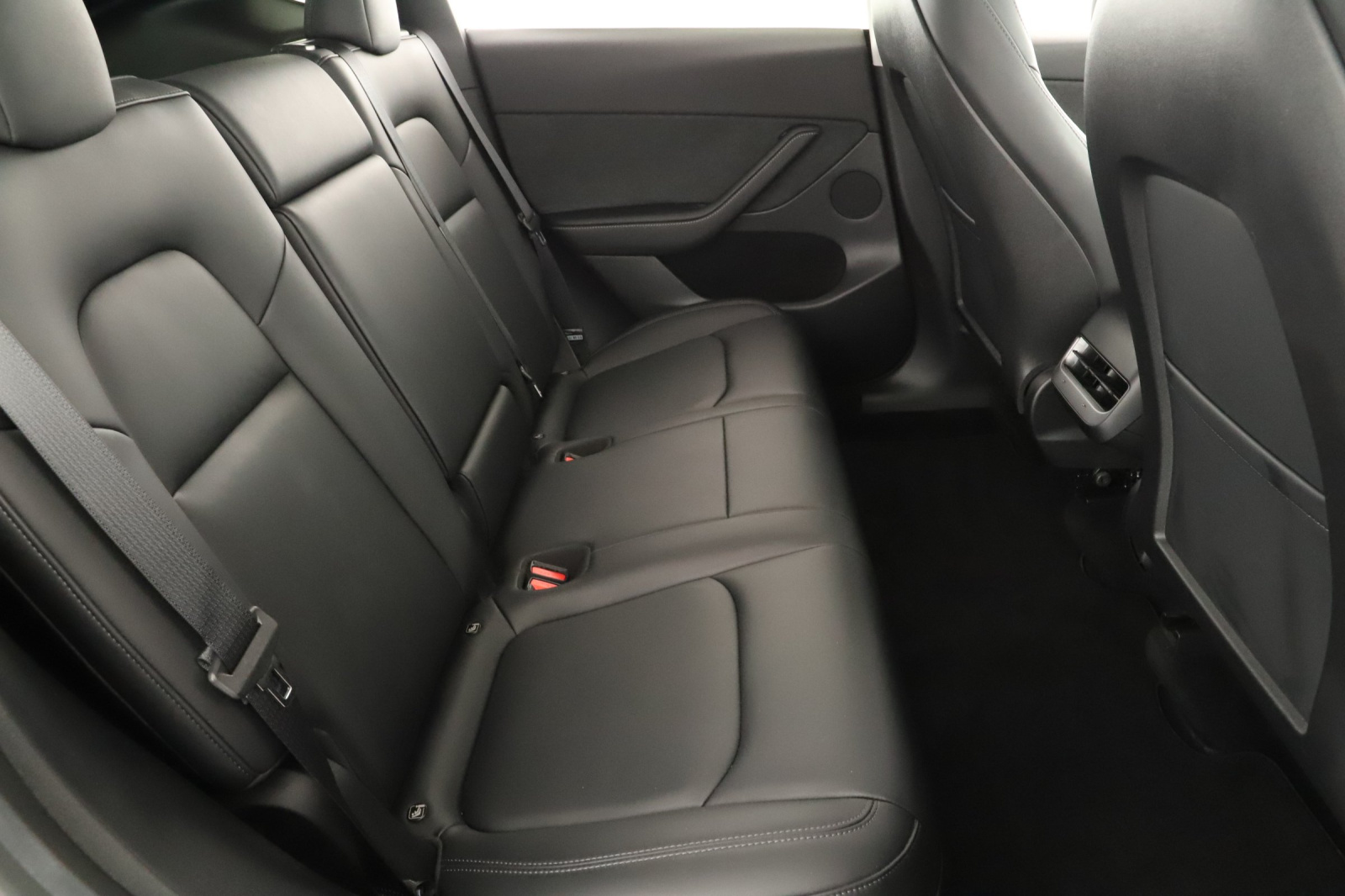Tesla Model Y Standard Range – fotografie 11