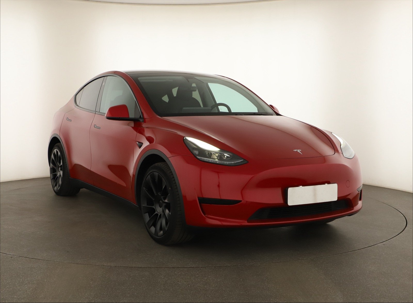 Tesla Model Y Standard Range – fotografie 1