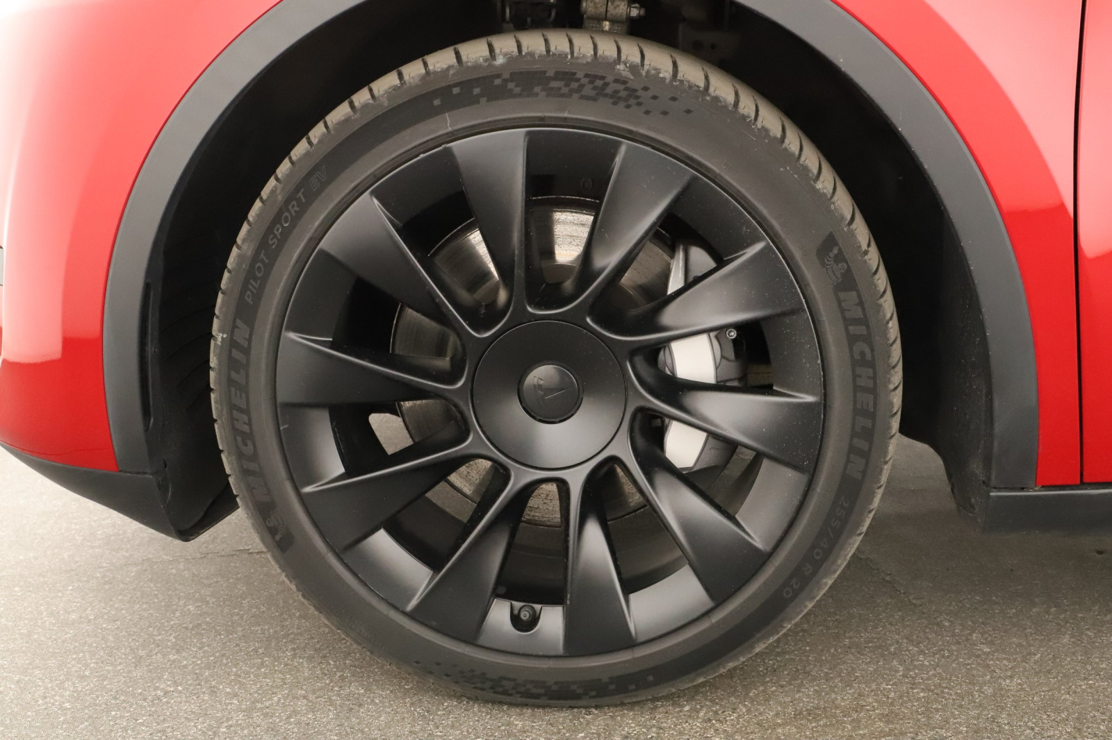 Tesla Model Y Standard Range – fotografie 18