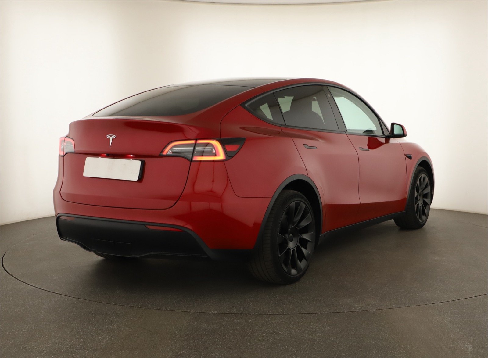 Tesla Model Y Standard Range – fotografie 7