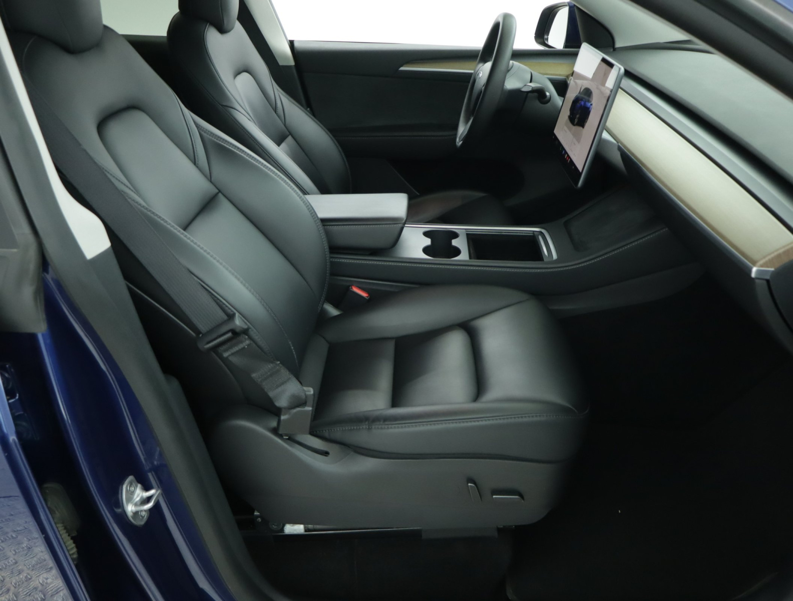 Tesla Model Y Long Range AWD – fotografie 12