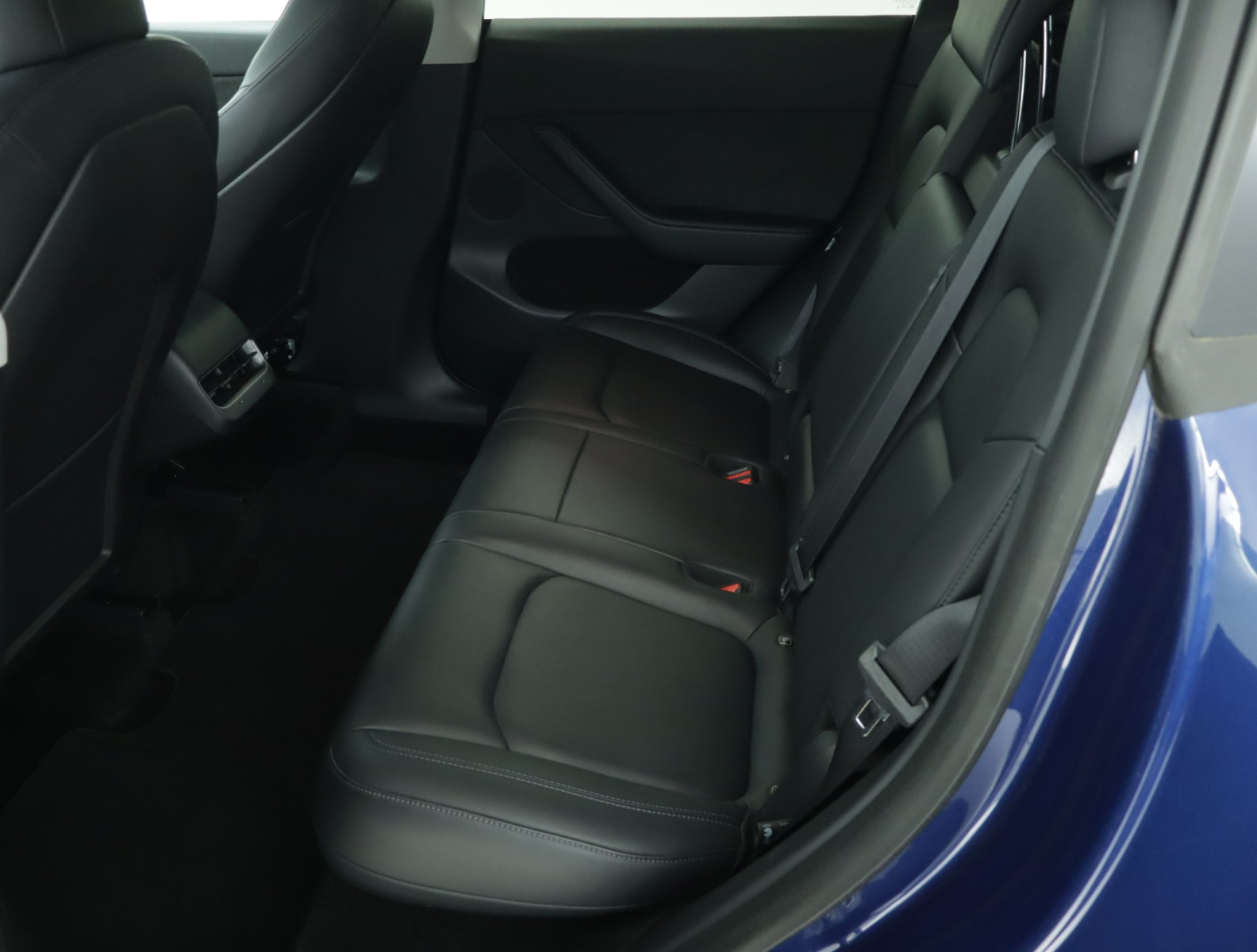 Tesla Model Y Long Range AWD – fotografie 15