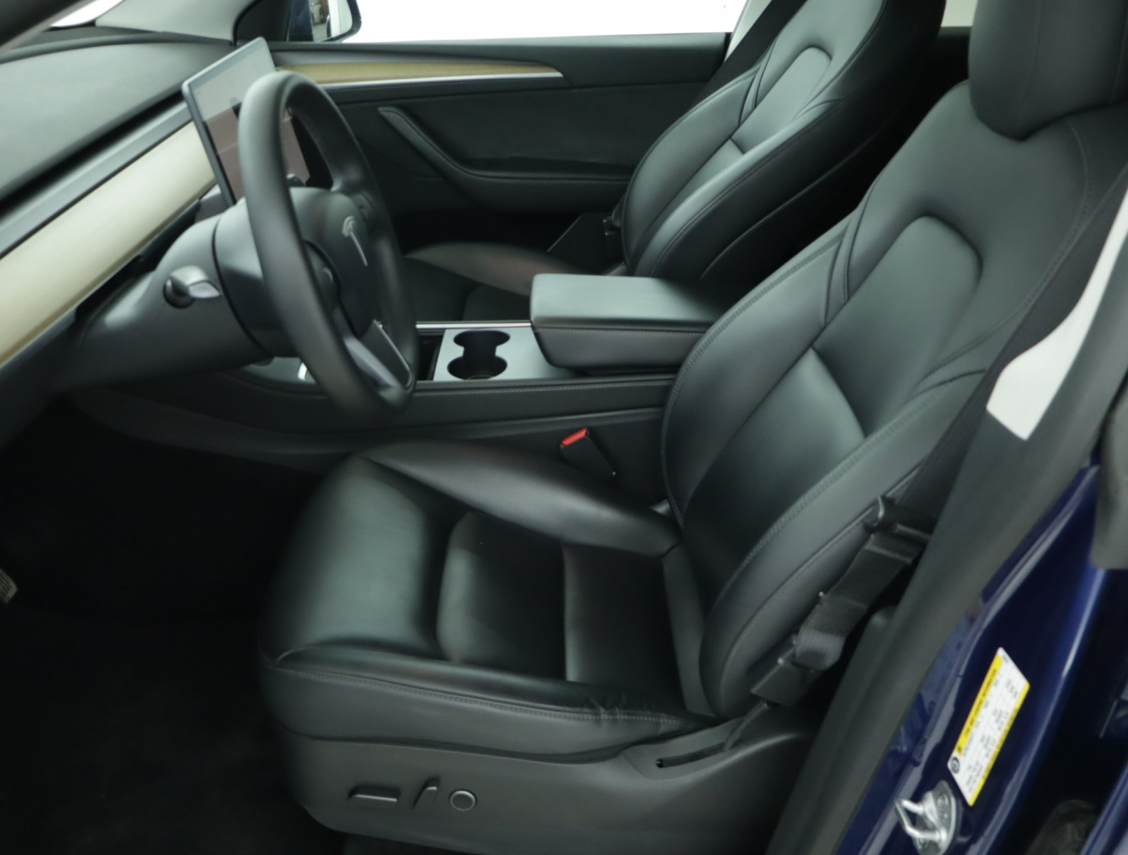 Tesla Model Y Long Range AWD – fotografie 16