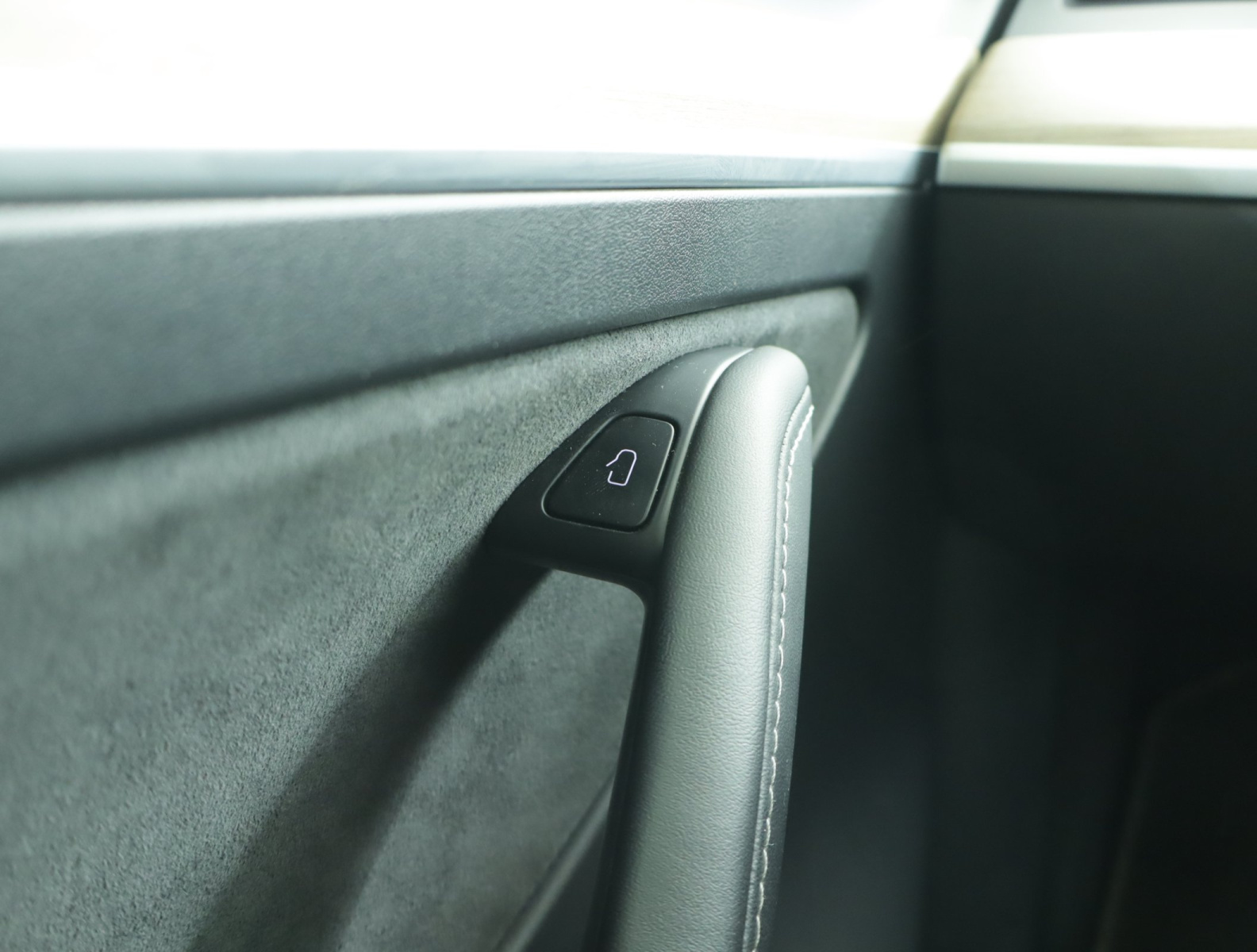 Tesla Model Y Long Range AWD – fotografie 23