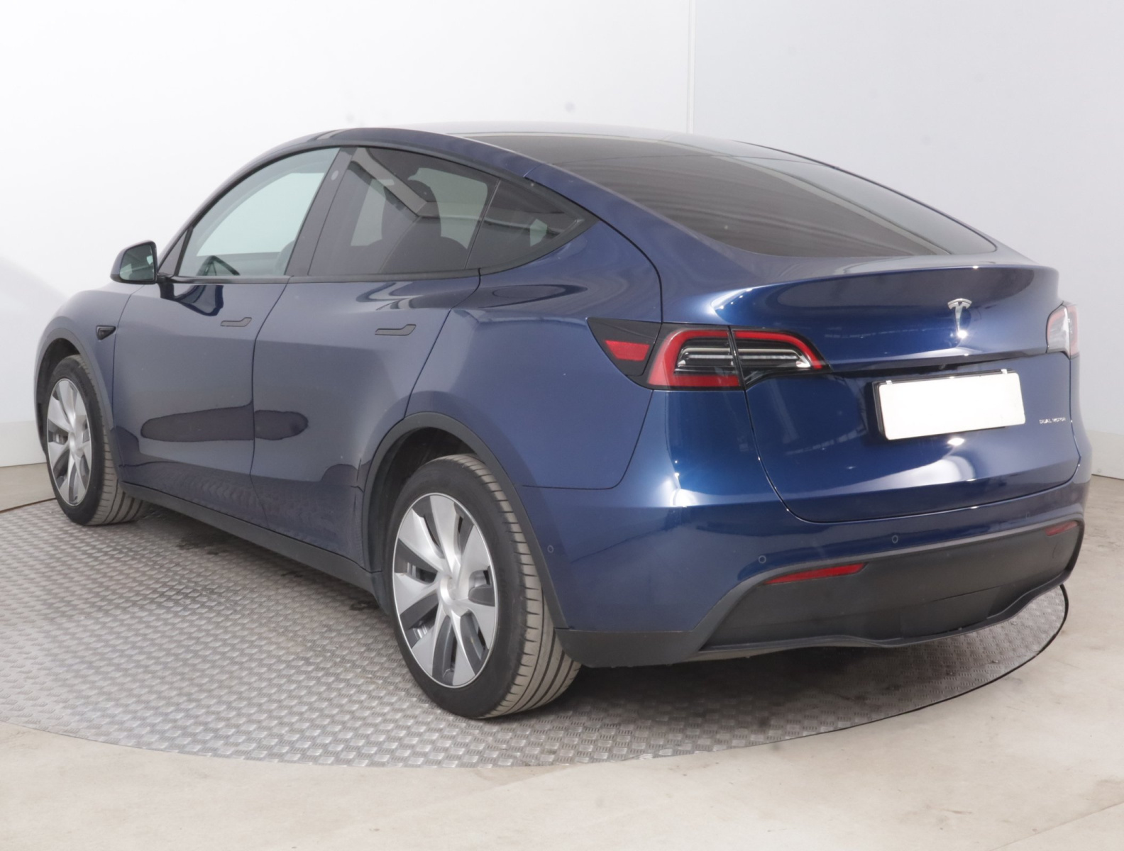 Tesla Model Y Long Range AWD – fotografie 5
