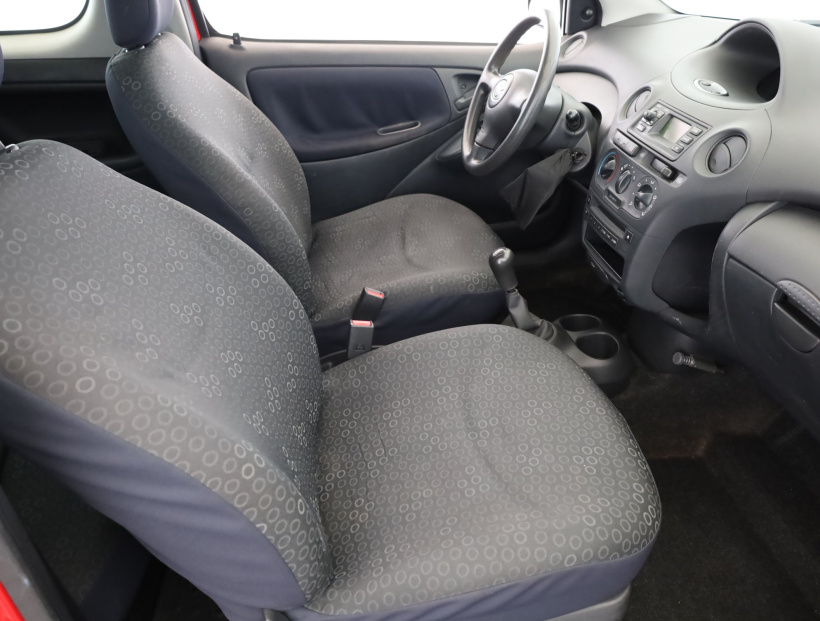 Toyota Yaris, 2003