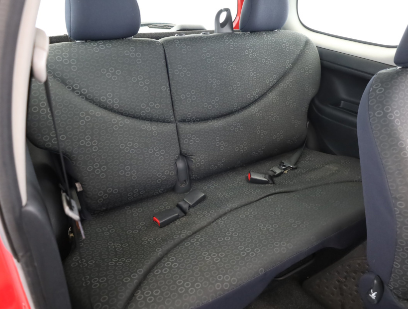 Toyota Yaris, 2003