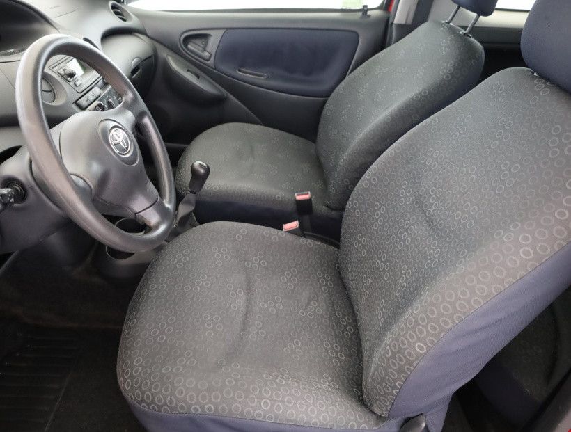 Toyota Yaris, 2003