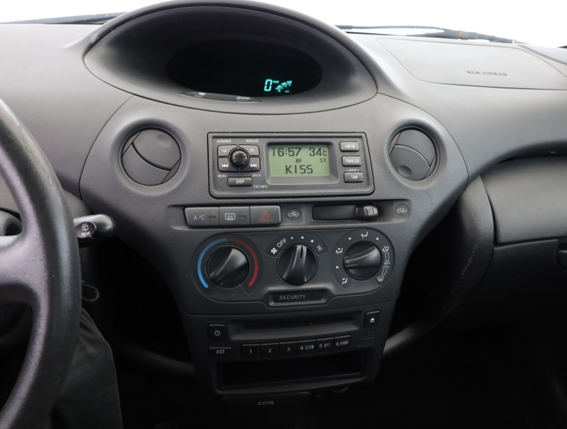 Toyota Yaris, 2003
