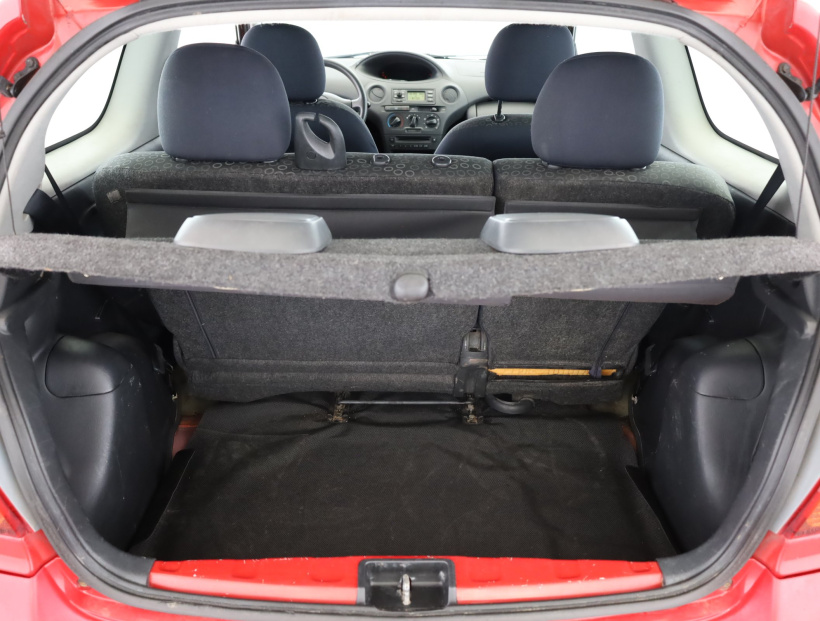Toyota Yaris, 2003