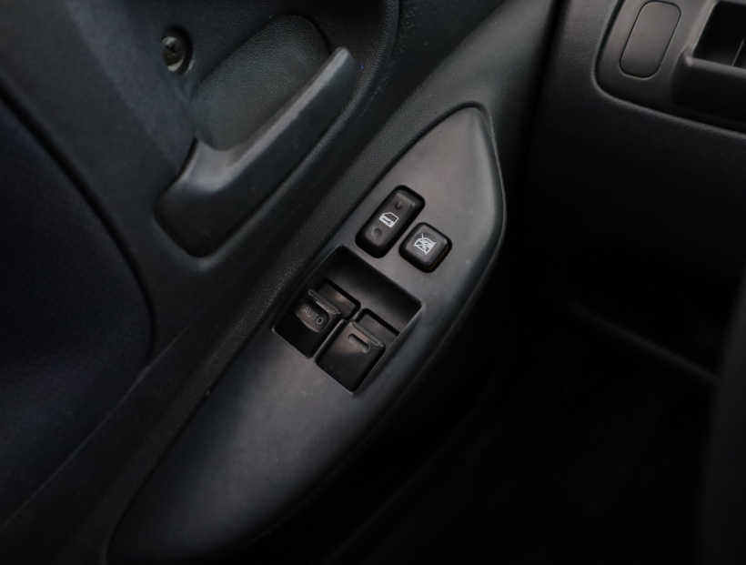 Toyota Yaris, 2003