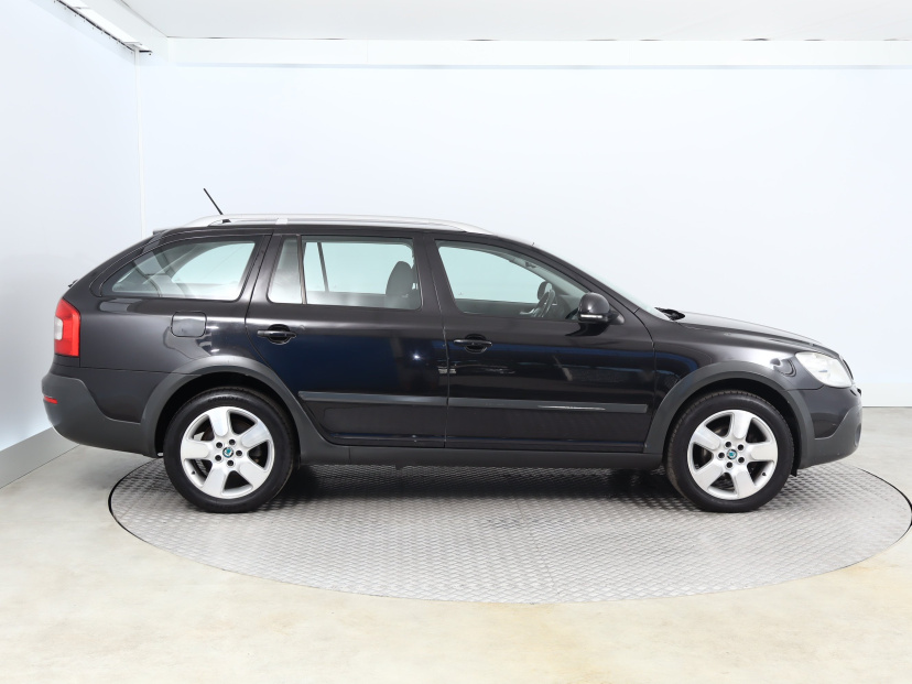 Škoda Octavia Scout, 2011
