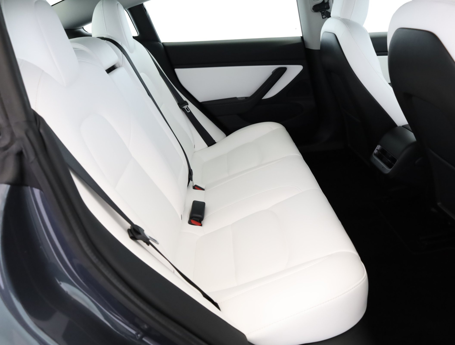 Tesla Model 3 Standard Range Plus – fotografie 11