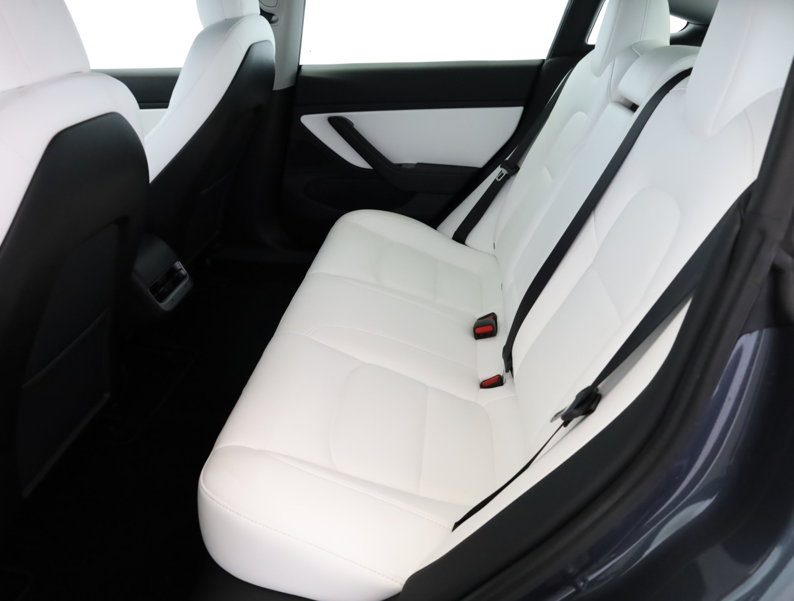 Tesla Model 3 Standard Range Plus – fotografie 12
