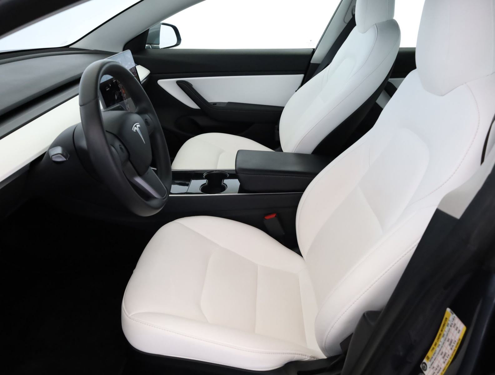 Tesla Model 3 Standard Range Plus – fotografie 13