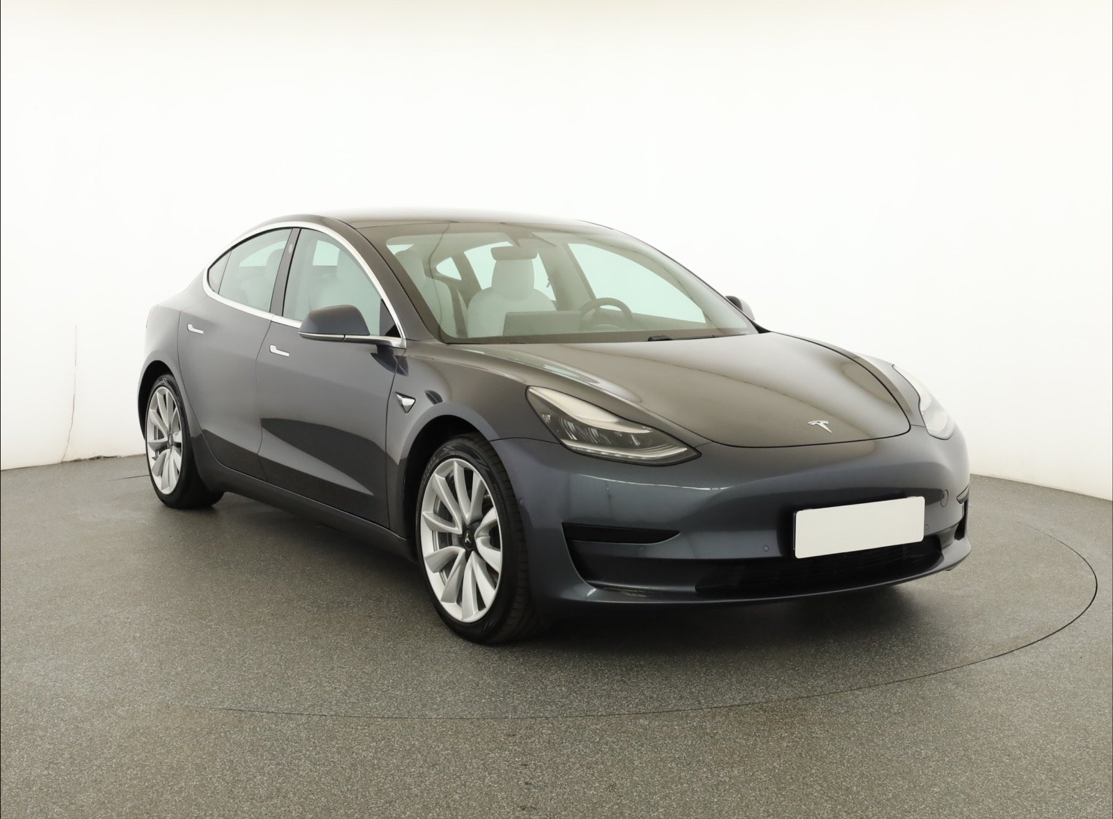 Tesla Model 3 Standard Range Plus – fotografie 1