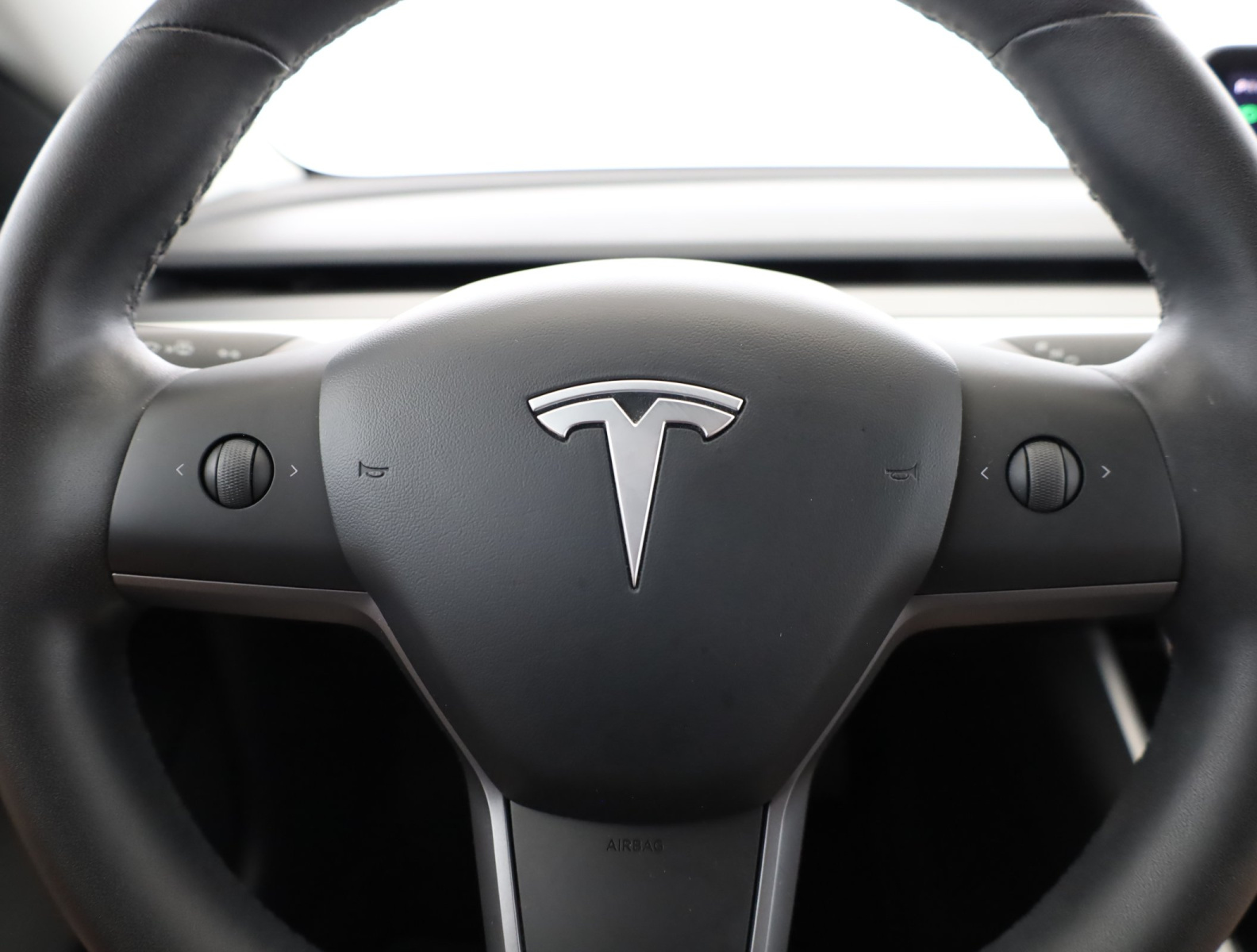 Tesla Model 3 Standard Range Plus – fotografie 14