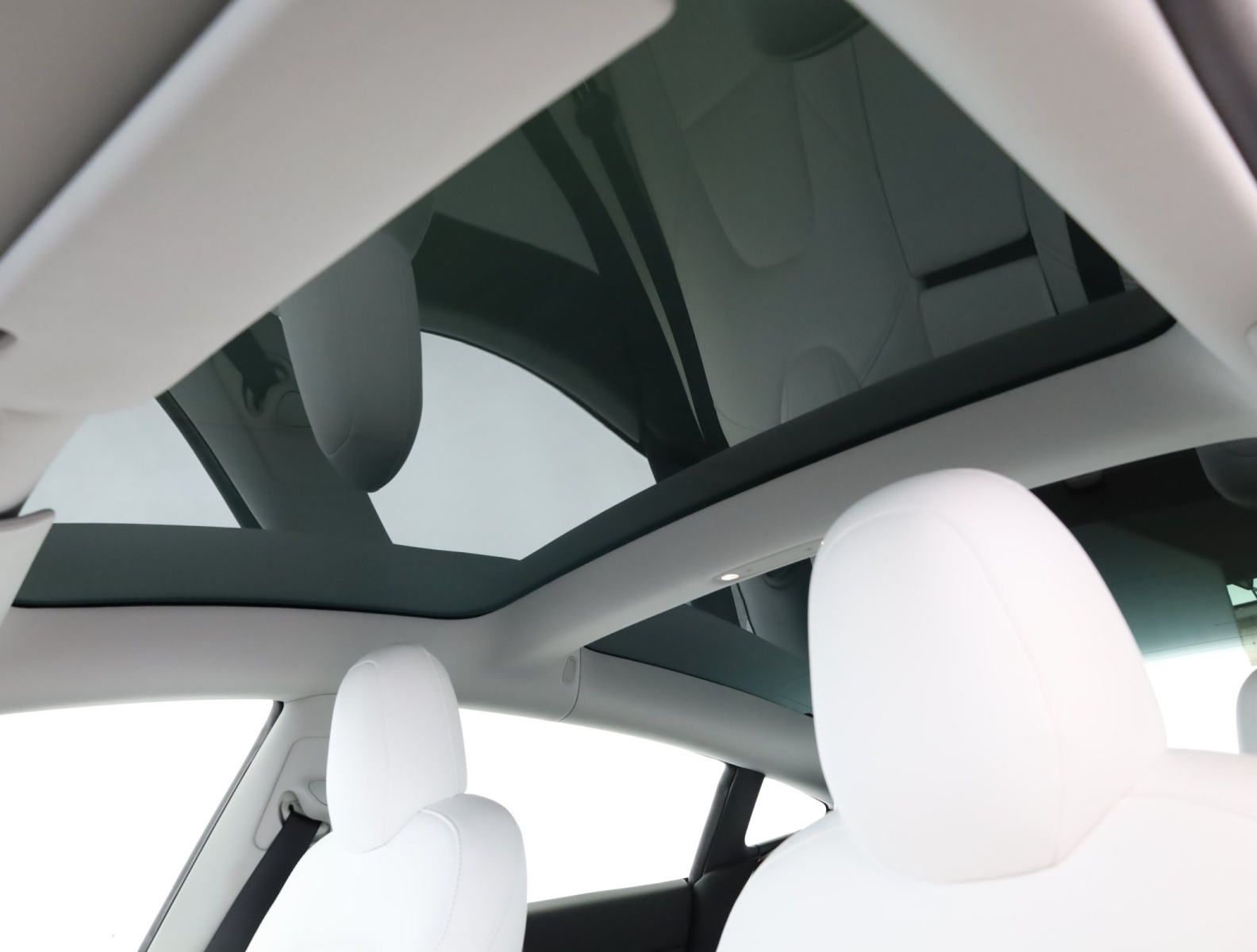 Tesla Model 3 Standard Range Plus – fotografie 22