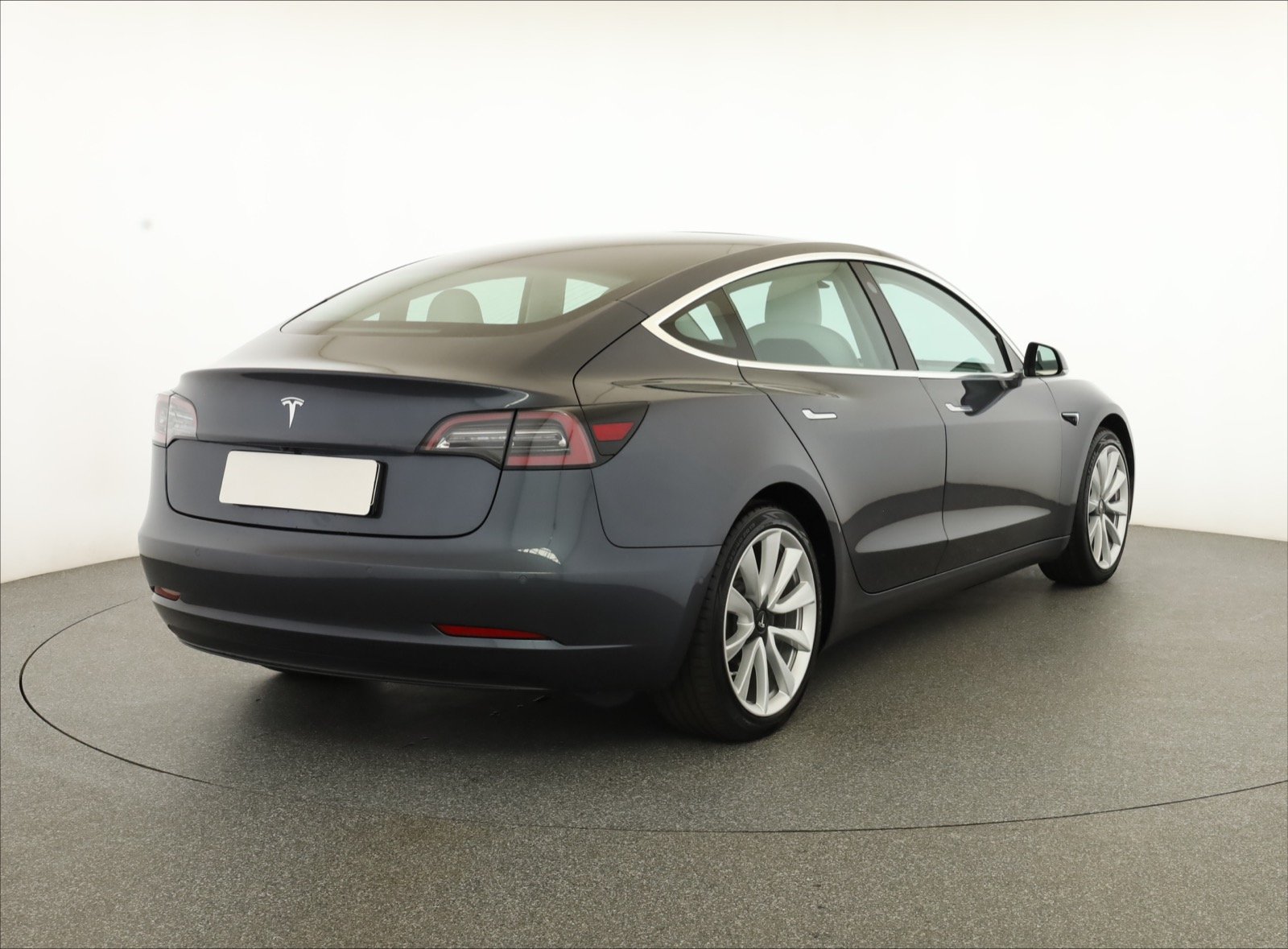 Tesla Model 3 Standard Range Plus – fotografie 7