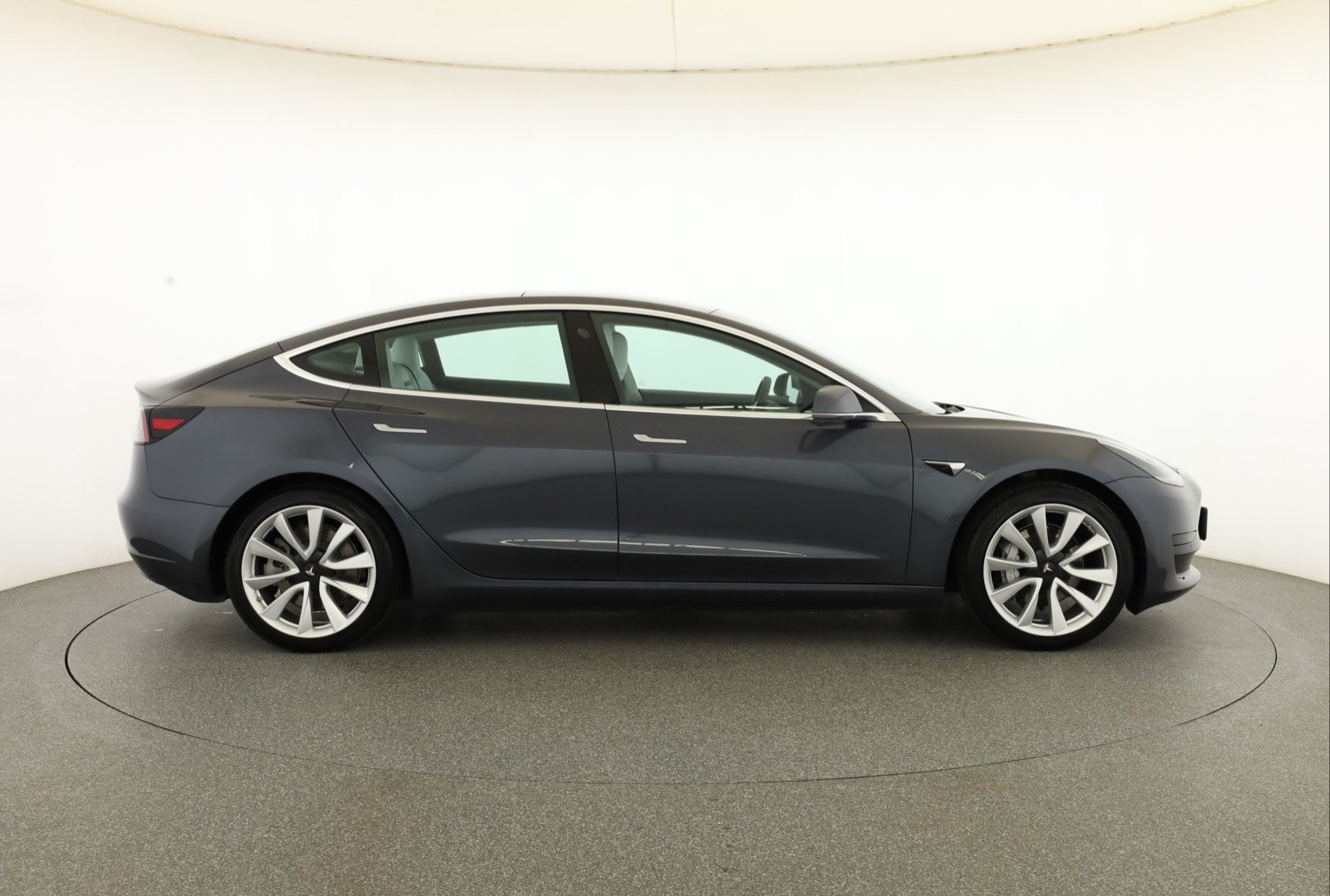 Tesla Model 3 Standard Range Plus – fotografie 8
