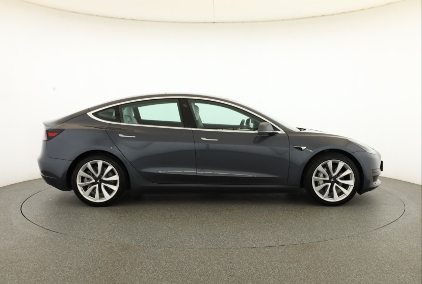 Tesla Model 3, 2020