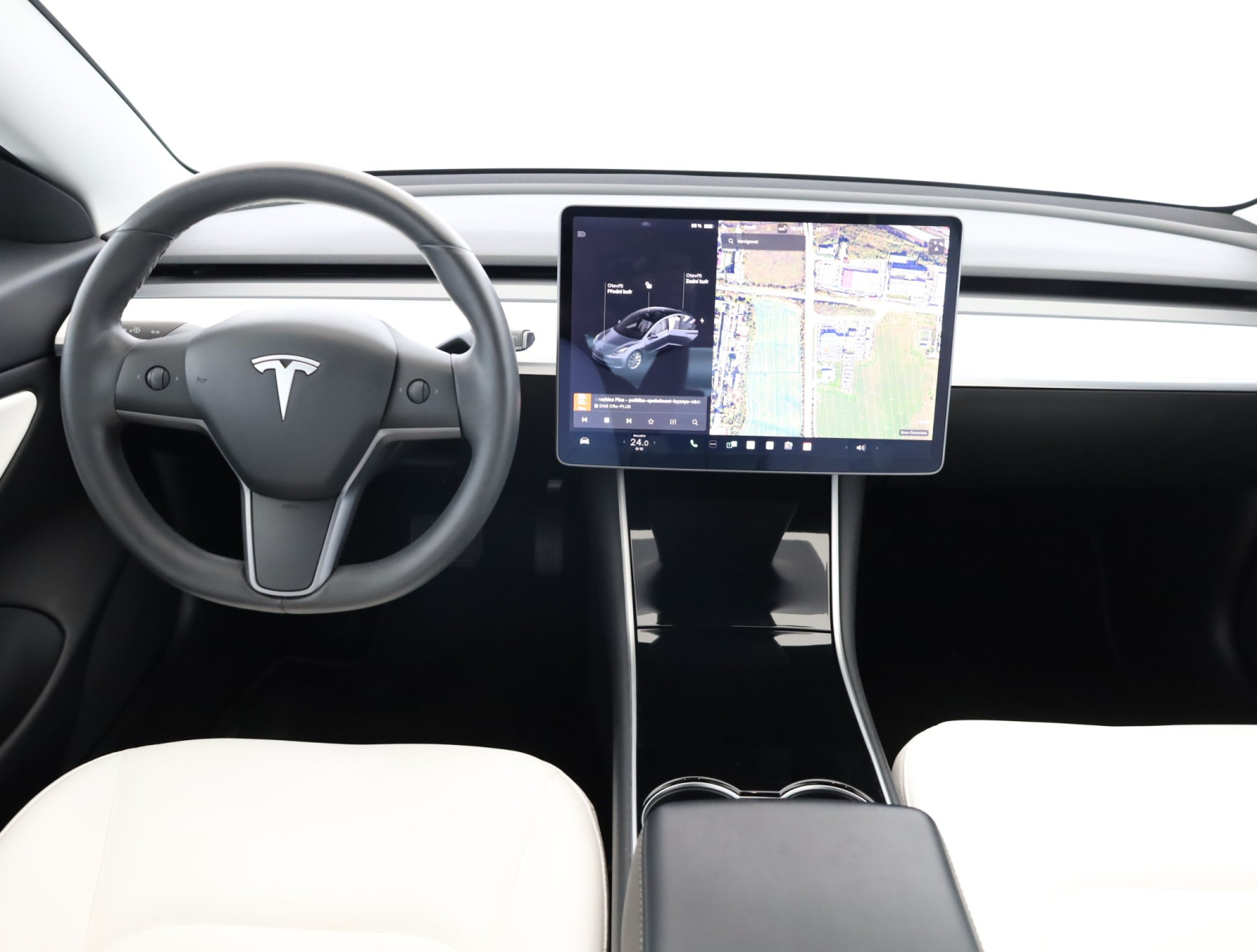 Tesla Model 3 Standard Range Plus – fotografie 9