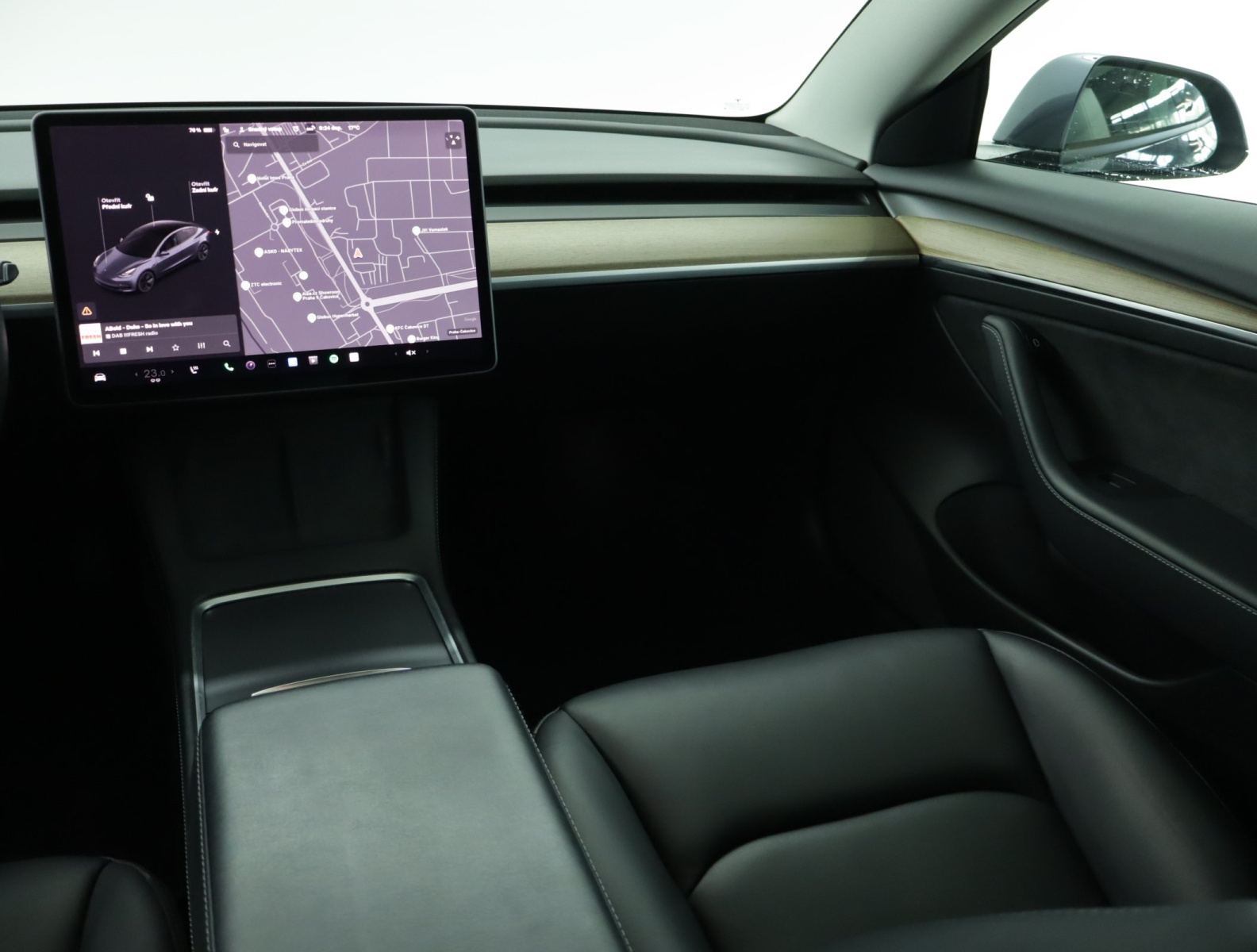Tesla Model 3 Long Range AWD – fotografie 11