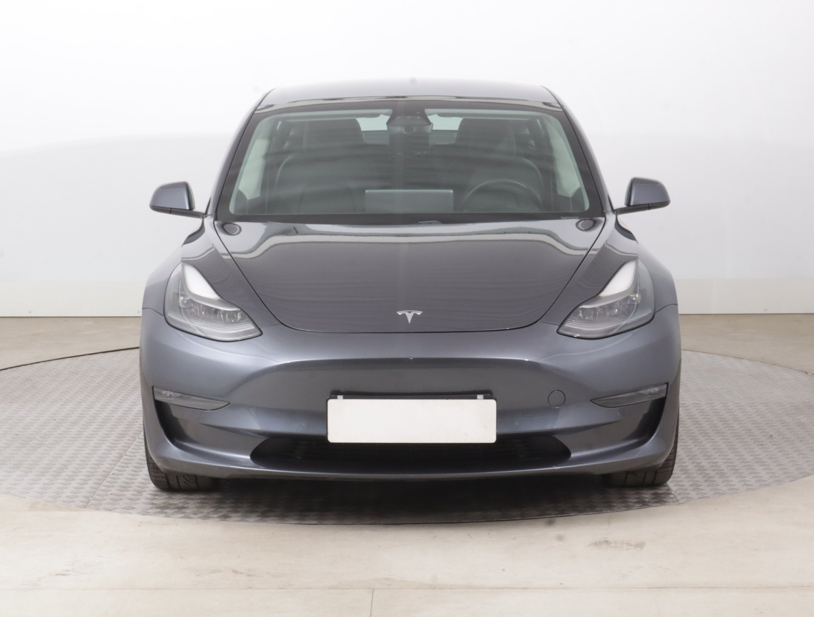 Tesla Model 3 Long Range AWD – fotografie 2