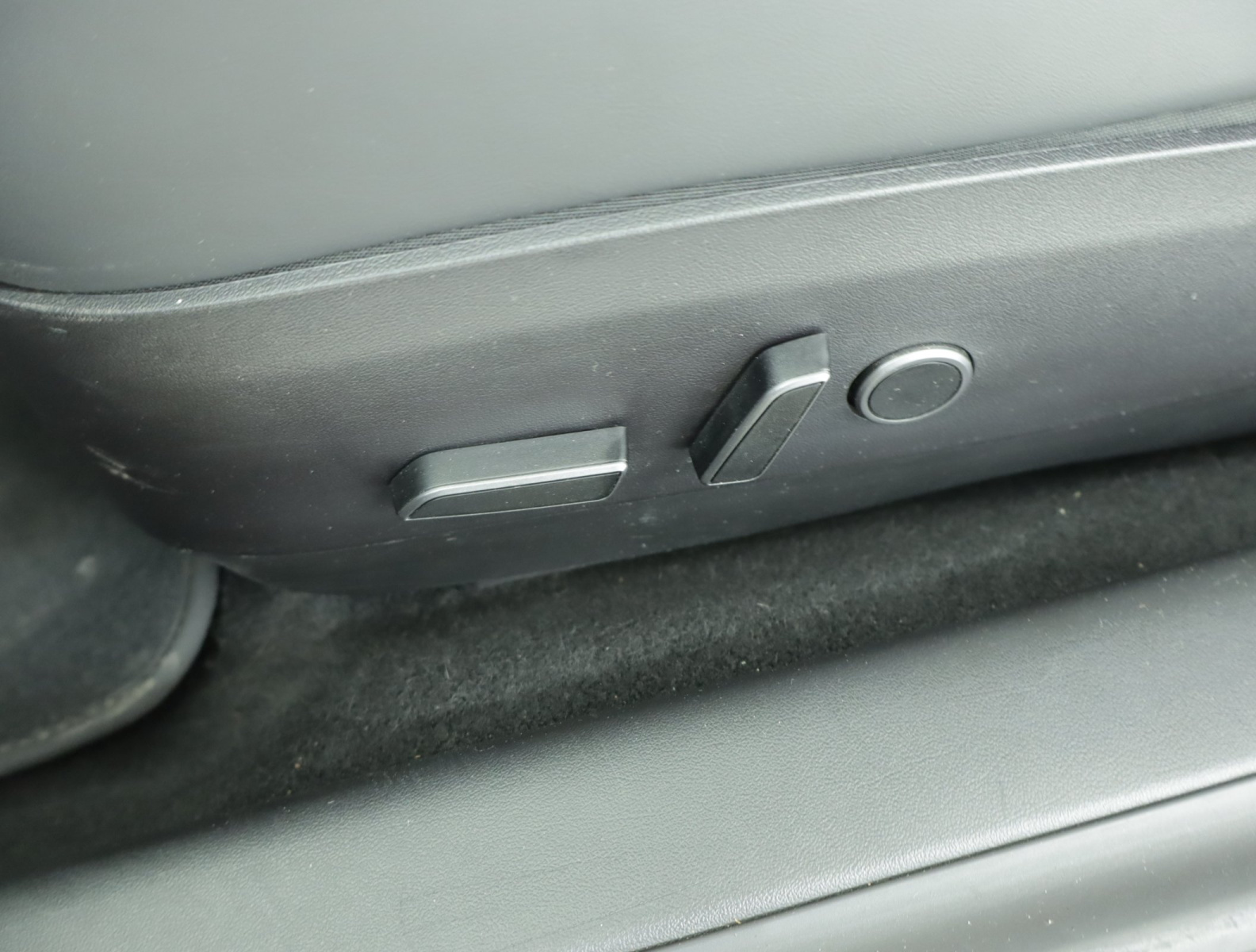 Tesla Model 3 Long Range AWD – fotografie 22