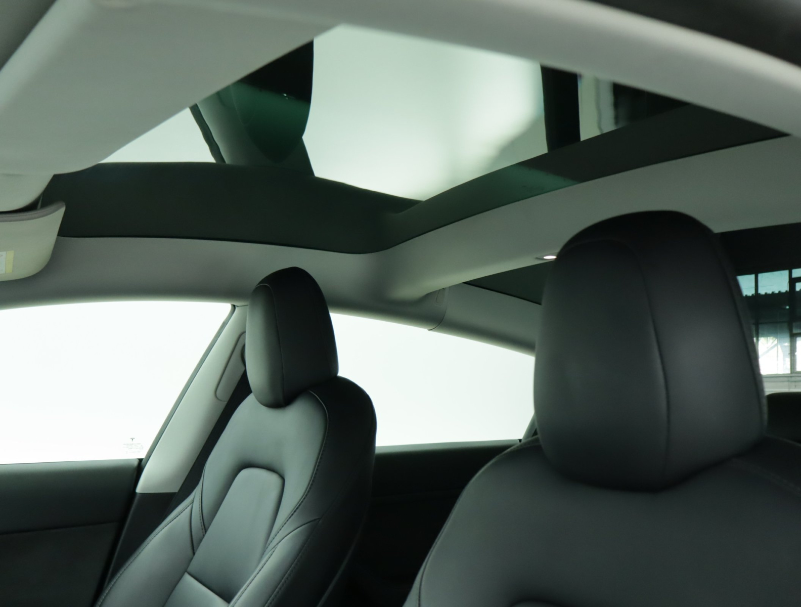 Tesla Model 3 Long Range AWD – fotografie 23