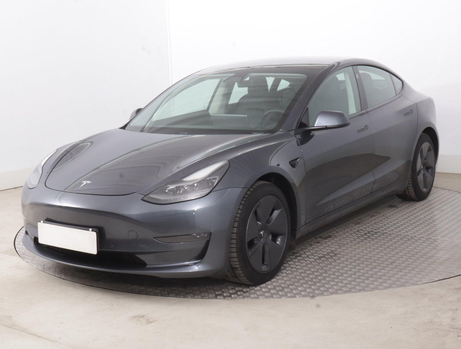 Tesla Model 3 Long Range AWD – fotografie 3
