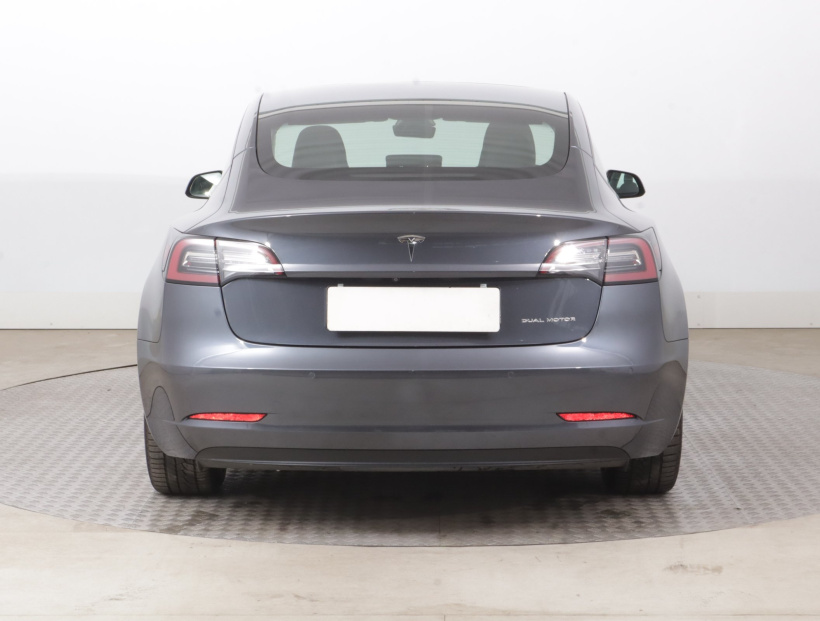 Tesla Model 3, 2021