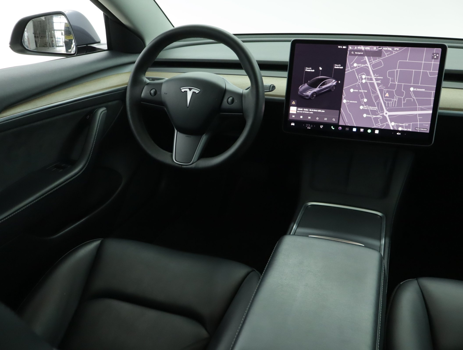 Tesla Model 3 Long Range AWD – fotografie 9