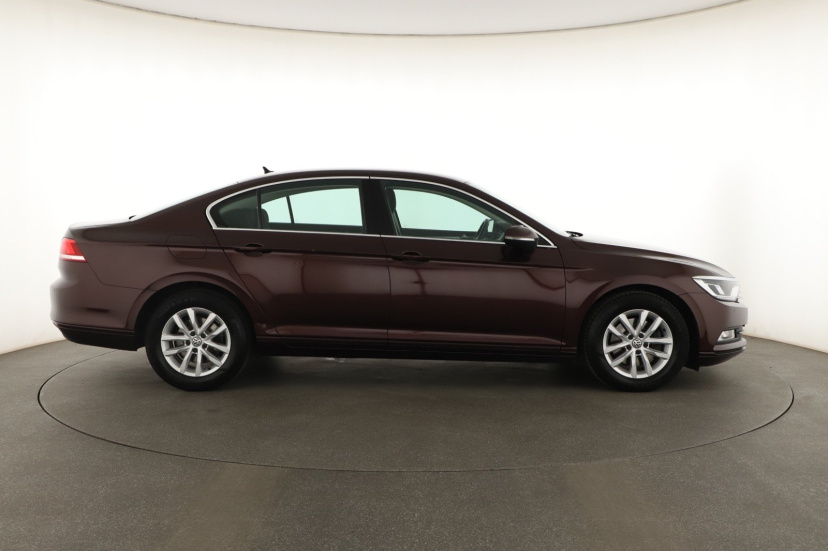Volkswagen Passat, 2015