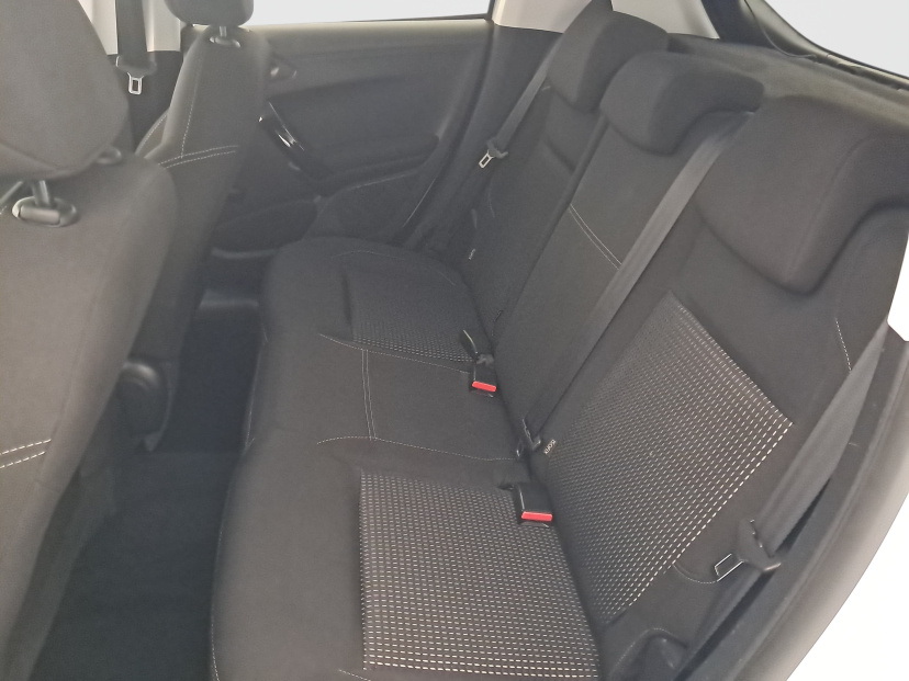 Peugeot 208, 2015