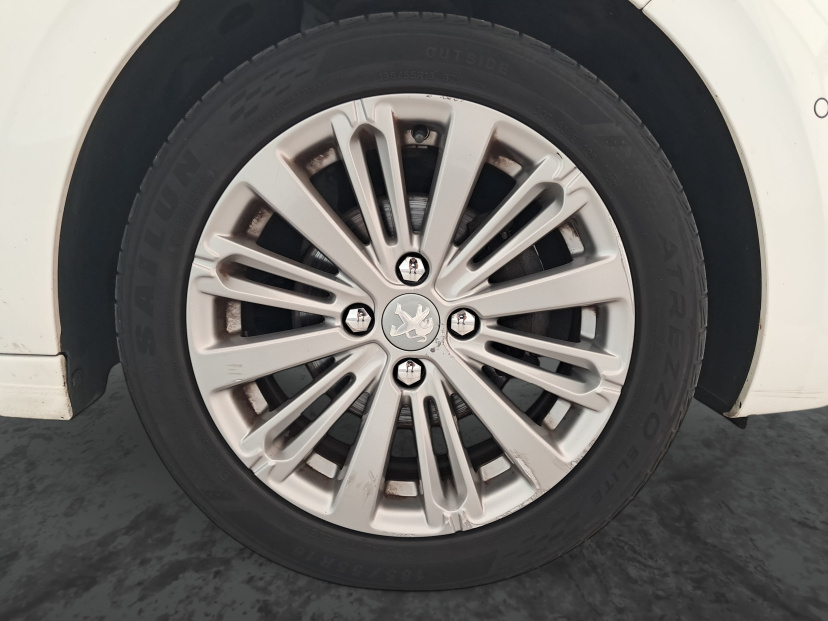 Peugeot 208, 2015