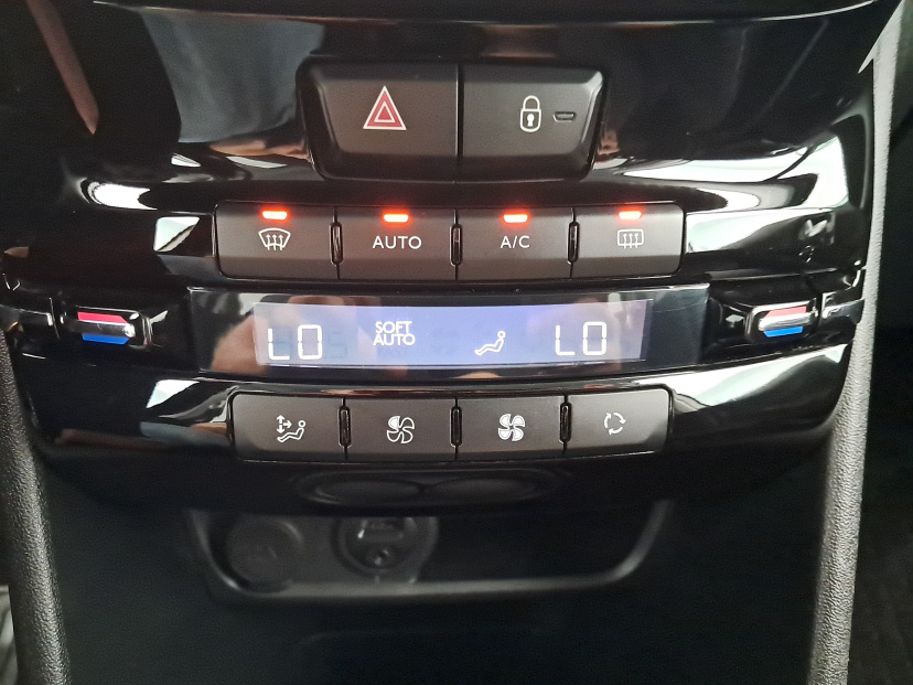 Peugeot 208, 2015